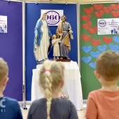 Dzieci modliły się Różańcem, Litanią do św. Józefa i śpiewały pobożne piosenki.