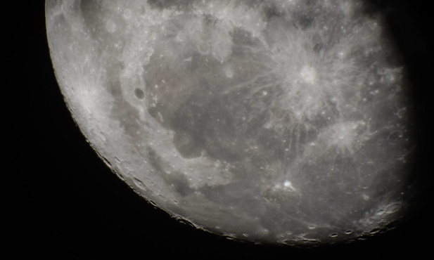 Księżyc będzie bazą do dalekich podróży w przestrzeń kosmiczną