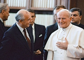 1 grudnia 1989 r. Wizyta Michaiła Gorbaczowa w Watykanie. Wtedy zapadły decyzje o reaktywowaniu Kościoła greckokatolickiego na Ukrainie i odbudowie struktur Kościoła katolickiego w ZSRR.