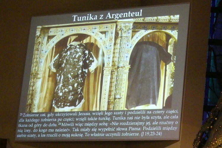 Tunika z Argenteuil - jedna z relikwii chrystologicznych.