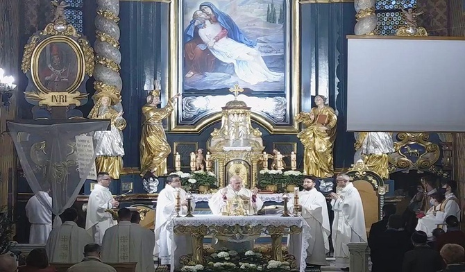 Bp Piotr Greger przewodniczył Mszy Świętej Wieczerzy Pańskiej w żywieckiej konkatedrze.
