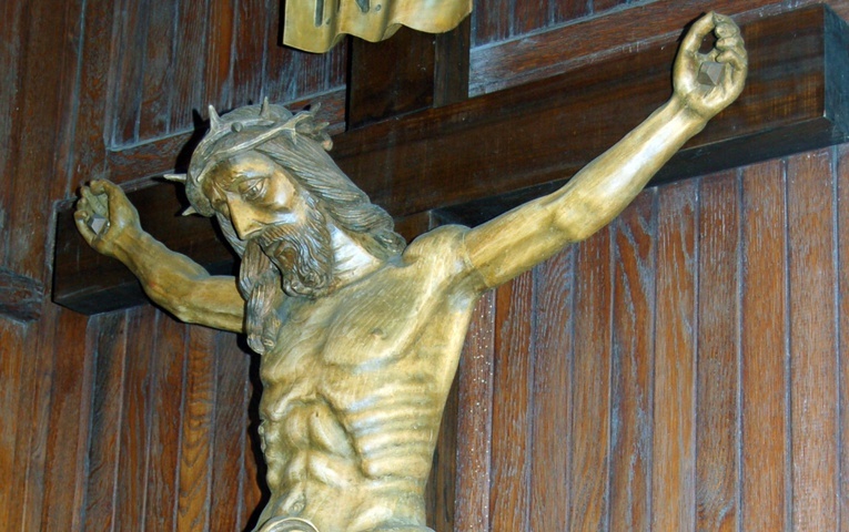 Któryś za nas cierpiał rany, Jezu Chryste, zmiłuj się nad nami! Na zdjęciu krucyfiks z kościoła parafialnego w Wierzbicy.