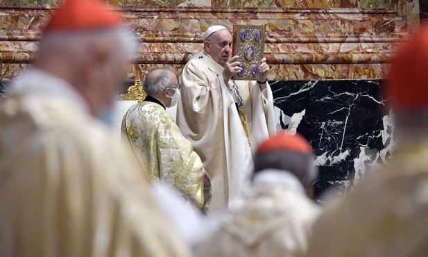 Franciszek podczas Mszy Zmartwychwstania Pańskiego