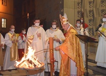 Liturgii Wigilii Paschalnej w bielskiej katedrze przewodniczył bp Roman Pindel.