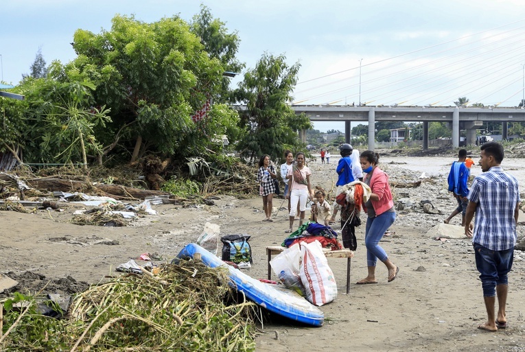 Indonezja: Blisko 80 osób zginęło w powodziach