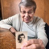 Pani Barbara zaczęła działać w Stowarzyszeniu „Dzieci Holocaustu”, by opowiadać swoją historię młodzieży. A w Yad Vashem posadziła drzewko Kazimierzowi Krauzemu.