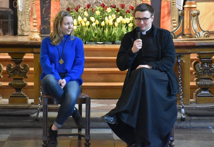 Mszę św. poprzedziła konferencja dotycząca księdza Franciszka Blachnickiego oraz Ruchu Światło-Życie.