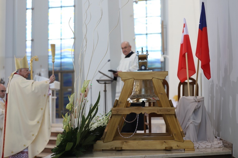 Poświęcenie dzwonów dla Samoa i wysp Tonga