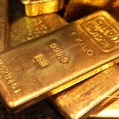 Złotem, srebrem lub monetami. Diecezjanie dzielą się z ubogimi 