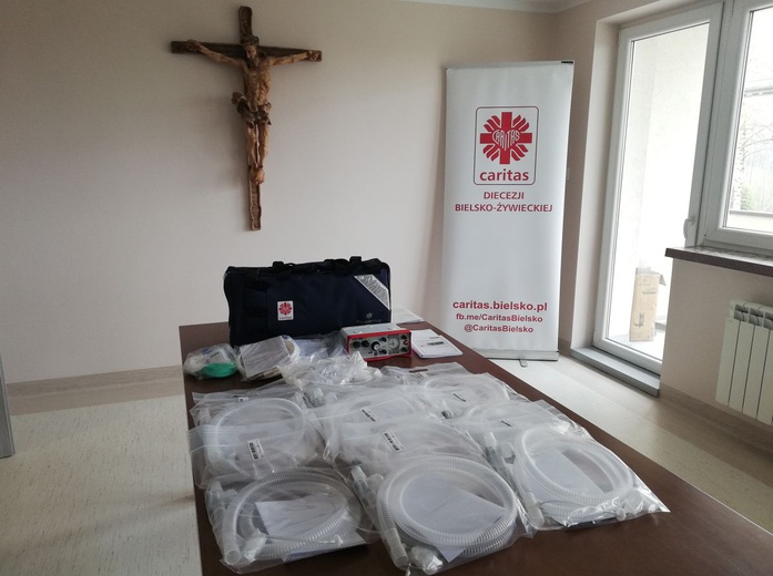 Najmłodsi pacjenci z Bielska-Białej dostali respirator od Caritas