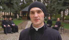 Klerycy w spocie filmowym zapraszają do modlitwy o powołania