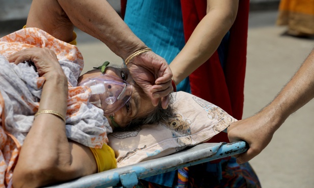 Indie się duszą, tlen medyczny podstawowym prawem człowieka