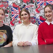 Licealistki z KLO, od lewej: Ania Targosz, Julia Heller  i Zosia Gołembiewska.