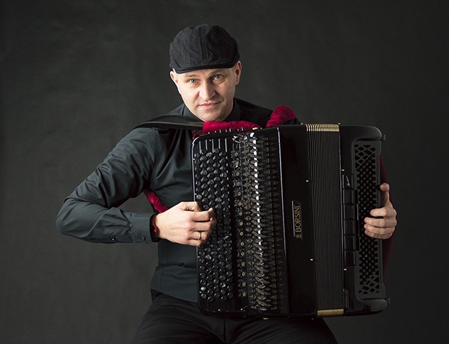 Muzyk pracuje obecnie nad czwartą płytą. Można go poznać bliżej, odwiedzając jego stronę internetową – akordeonista.com.pl.