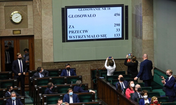 Sejm przyjął ustawę wyrażającą zgodę na ratyfikację Krajowego Planu Odbudowy
