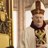 Abp Henryk Hoser znowu w szpitalu z powodu powikłań po COVID-19