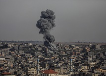 Władze Izraela zalecają mieszkańcom terenów w pobliżu Strefy Gazy, by zamknęli się w domach