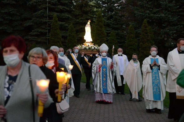 W tym roku procesja fatimska przeszła jedynie wokół kościoła.