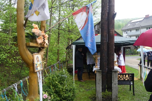 101. urodziny św. Jana Pawła II przy starej kuźni w Rzykach
