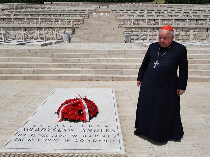 Kard. Dziwisz na Monte Cassino