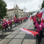 Absolwenci ze Zduńskiej Dąbrowy na Łowickiej Pieszej Pielgrzymce