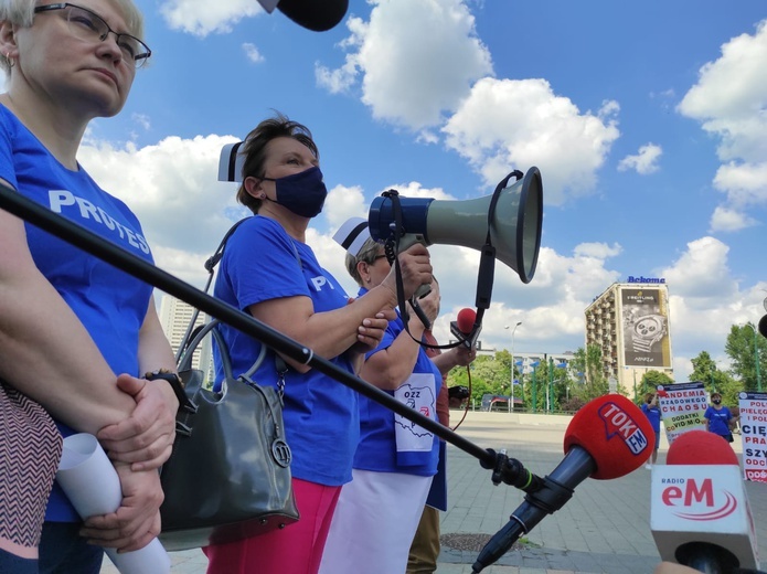 Region. Strajk ostrzegawczy pielęgniarek w 10 śląskich szpitalach i manifestacja pod Spodkiem