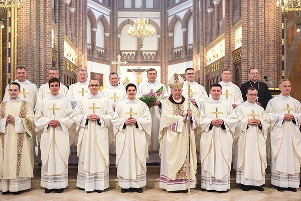 14 czerwca nowo wyświęceni kapłani odbiorą dekrety kierujące ich na pierwsze parafie.