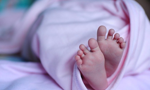 Pierwsze na świecie niemowlę po pionierskim przeszczepie serca opuściło szpital