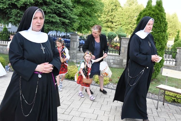 Przez wiele lat wspólnotę tworzyły także siostry franciszkanki Rodziny Maryi.