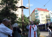 Mówi o Bożej miłości. Błogosławieństwo krzyża przy ul. Szczytnickiej we Wrocławiu