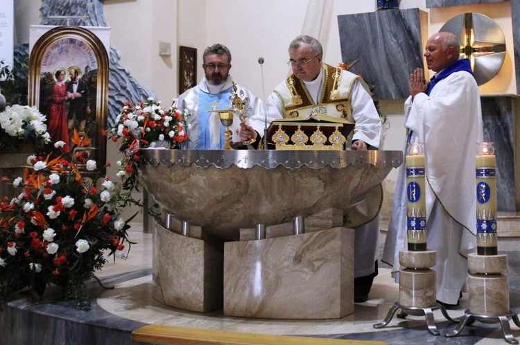 Msza św. przy relikwiach św. Teresy od Dzieciątka Jezus i jej rodziców w Kalnej.