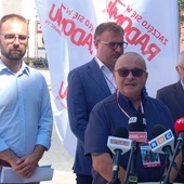 O uroczystościach związanych z obchodami radomskiej rocznicy mówili (od lewej) Mateusz Tyczyński, Radosław Witkowski, Stanisław Kowalski, Krzysztof Kośla.