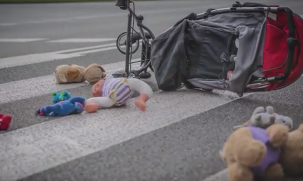Śląskie. „Od tragedii do cudu” - spotem filmowym śląska policja uświadamia, że niebezpieczeństwa w ruchu drogowym nie można przewidzieć