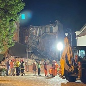 Chorzów. Po blisko 12 godzinach zakończyło się przeszukiwanie gruzowiska zawalonej kamienicy. Na szczęście nikogo nie znaleziono