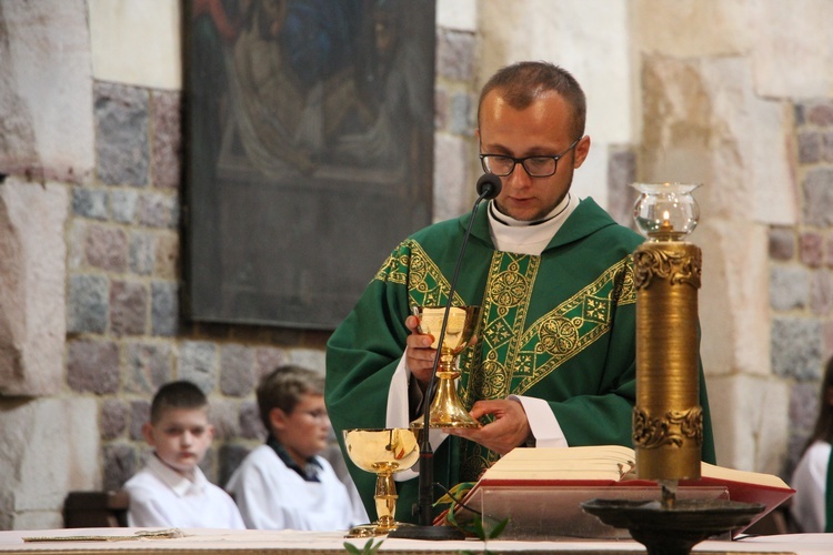 Mszy św. w intencji ojczyzny przewodniczył ks. Adam Łukaszewicz, neoprezbiter.