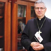 	Bp Siemieniewski sprawował dotąd urząd pomocniczy w archidiecezji wrocławskiej.