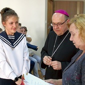 Wręczenie nagrody Dominice Pasterz z Liceum Sióstr Niepokalanek  w Wałbrzychu.
