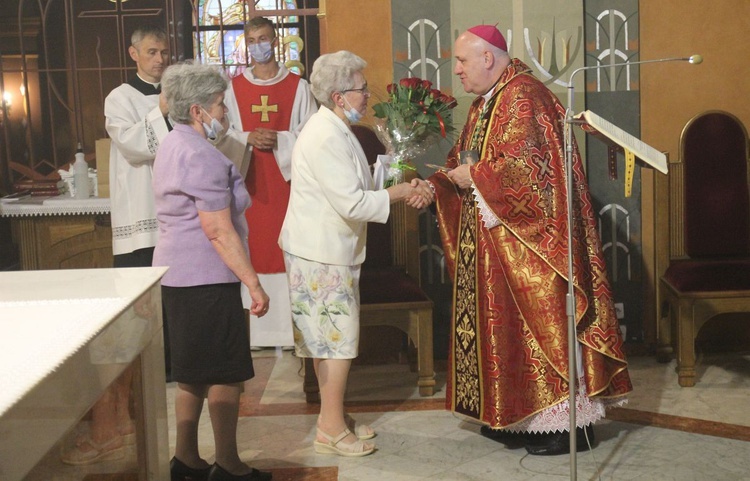 Parafianie ze wspólnoty katedralnej złożyli imieninowe życzenia bp. Piotrowi Gregerowi.