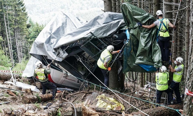 W tragicznym wypadku w Alpach zginęło 14 osób, m.in. rodzice jedynego ocalałego z katastrofy Eitana.