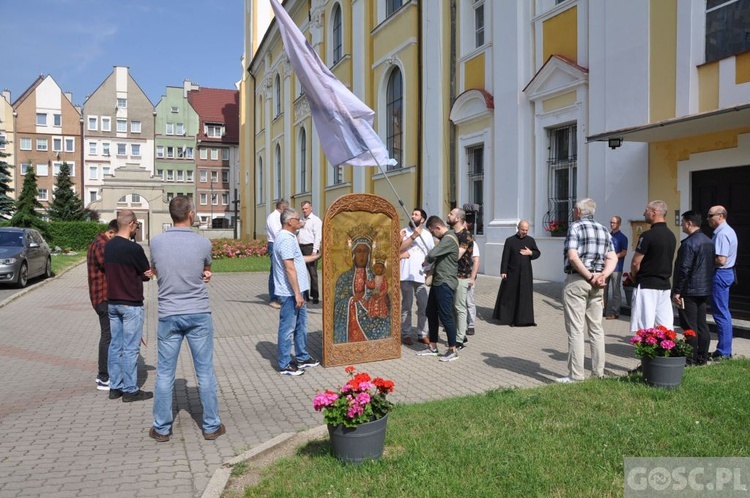 Głogów. Wojownicy Maryi szli przez miasto