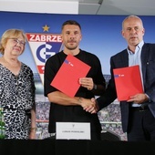 Zabrze. Kibice Górnika powitali na stadionie Łukasza Podolskiego