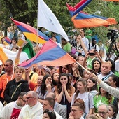 Wielkie spotkanie młodych przy płockiej katedrze w lipcu 2016 roku.