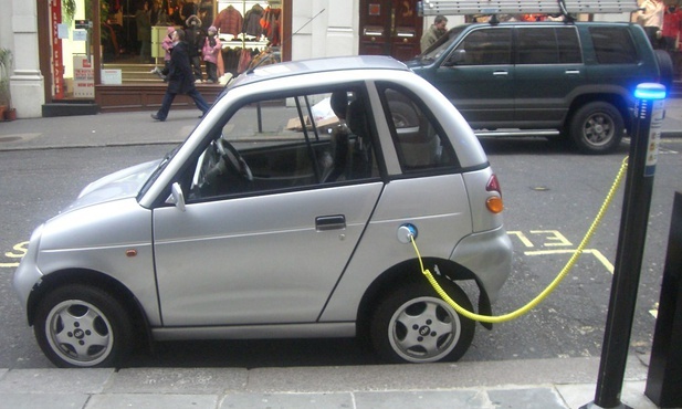 Nowe limity CO2 mogą uśmiercić auta spalinowe