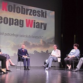 Od lewej: Teresa Jóźwik, Małgorzata Żaryn, Jarosław Wróblewski, Jan Żaryn Agnieszka Piekutowska i Marcin Maślanka.