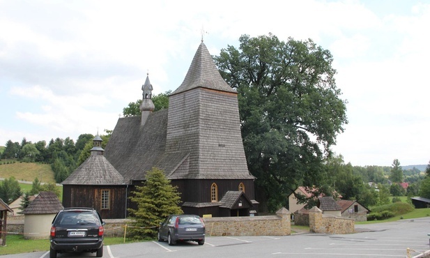 Zabytkowy kościół w Czermnej można zwiedzać z przewodnikiem
