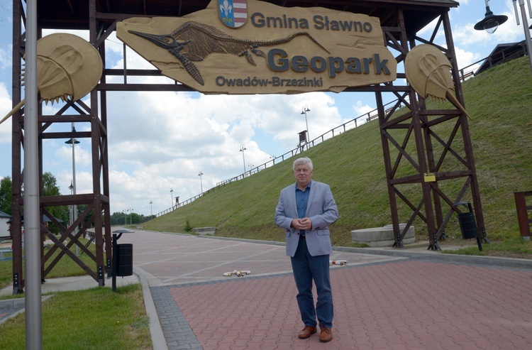 Tadeusz Wojciechowski, wójt gminy Sławno, zaprasza do odwiedzenia Geoparku Owadów-Brzezinki.