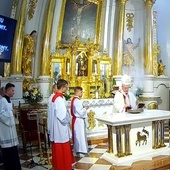 Nowy ołtarz poświęcił abp Stanisław Budzik.