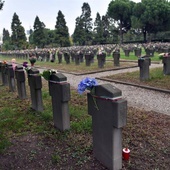 Cmentarz Większy (Cimitero Maggiore) w Mediolanie.