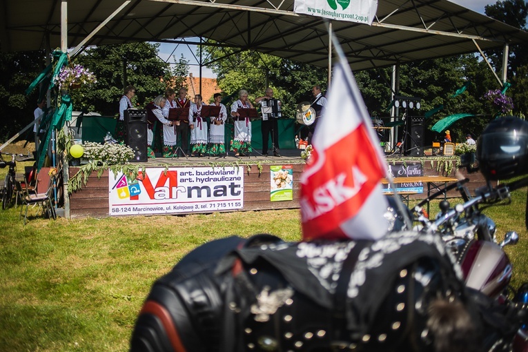 Parada motocyklowa i poświęcenie pojazdów w Marcinowicach