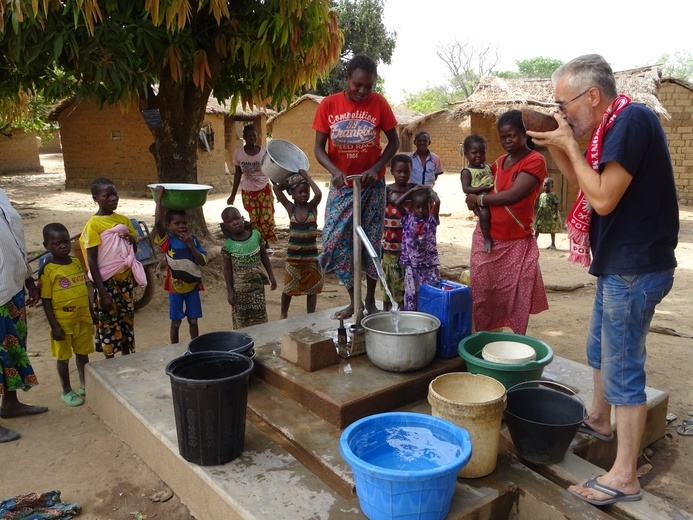Studnia w Afryce to życie - studnia w Kowone sfinansowana przez darczyńców